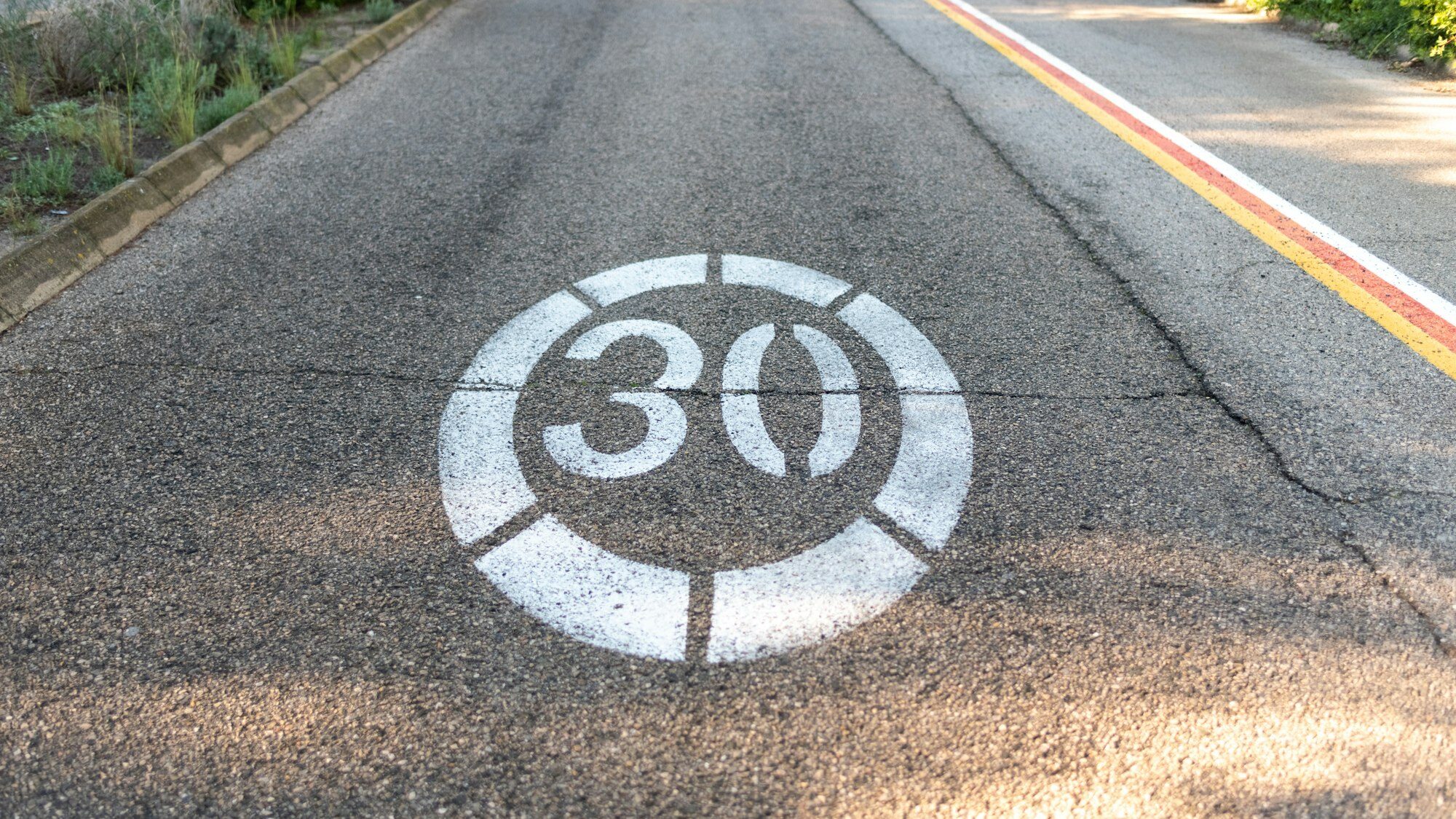 Traffic sign painted on the ground speed limiting at 30, are electric scooters street legal
